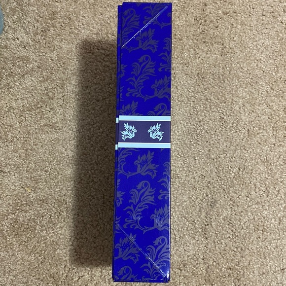 1995 Avon Winter Velvet Barbie - Picture 7 of 7